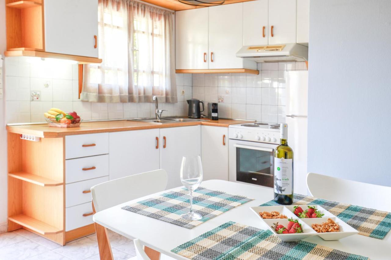 Catherine Blue - 4 Minutes Off The Apartmán Poros (Kefalonia)