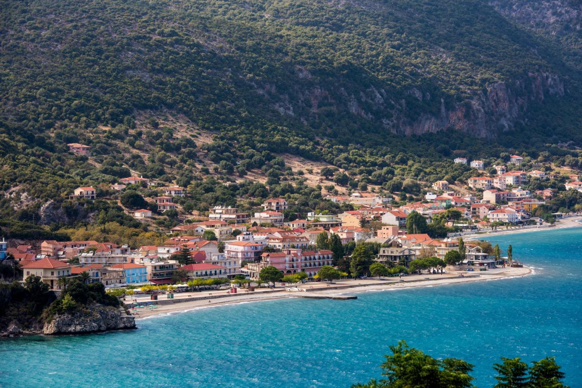 Catherine Blue - 4 Minutes Off The Poros (Kefalonia)